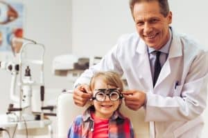 רופא עיניים לטיפול במחלות ובעיות עיניים